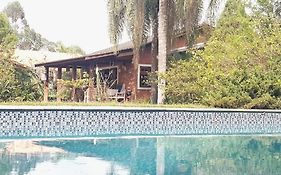 LINDA CHACARA EM CONDOM 30 MIN DE SP piscina, churrasqueira, wifi, 5 quartos